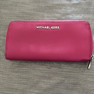 Michael Kohrs dis his full size wallet